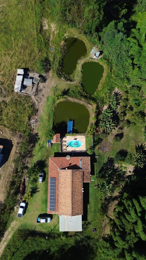 sitio-venda-mobiliado-2-hectares-casa-4-quartos-+-2-chales-capitolio-mg-a-500-metros-da-cachoeira-do-lobo-1143677