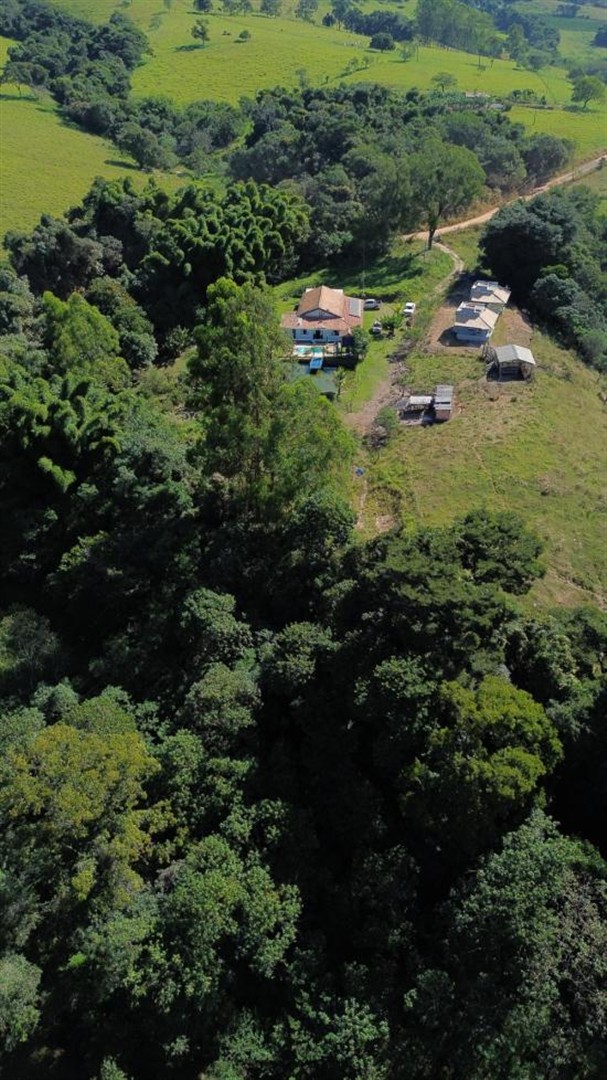 sitio-venda-mobiliado-2-hectares-casa-4-quartos-+-2-chales-capitolio-mg-a-500-metros-da-cachoeira-do-lobo-1143678