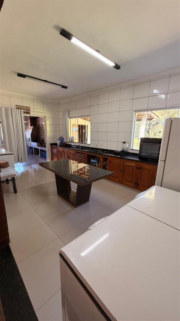 sitio-venda-mobiliado-2-hectares-casa-4-quartos-+-2-chales-capitolio-mg-a-500-metros-da-cachoeira-do-lobo-1143687