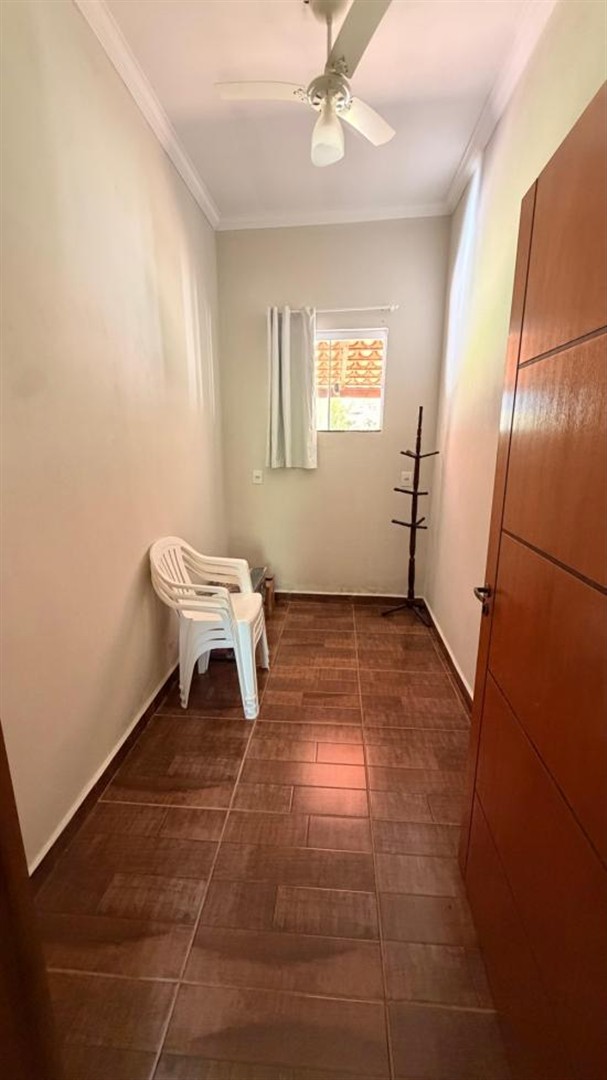 sitio-venda-mobiliado-2-hectares-casa-4-quartos-+-2-chales-capitolio-mg-a-500-metros-da-cachoeira-do-lobo-1143688